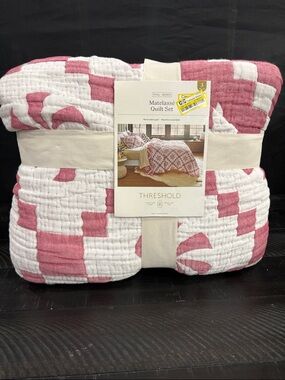 Threshold Pink and White Matelassé Quilt Set